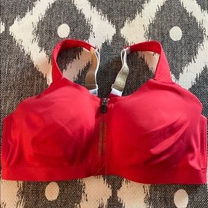 NWOT Victoria Sport Incredible Knockout Ultra Max